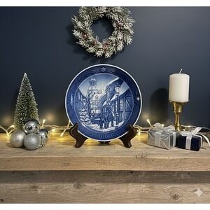 Royal Copenhagen 1996 Christmas Plate Lighting the Street Lamps Blue White